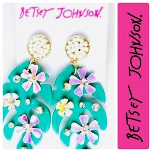 Betsey JOHNSON Palm leaf earrings